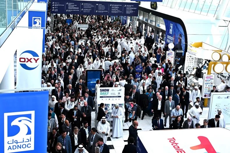 Alfredo Cornejo viaja a Emiratos Árabes para participar en la feria energética más importante del mundo