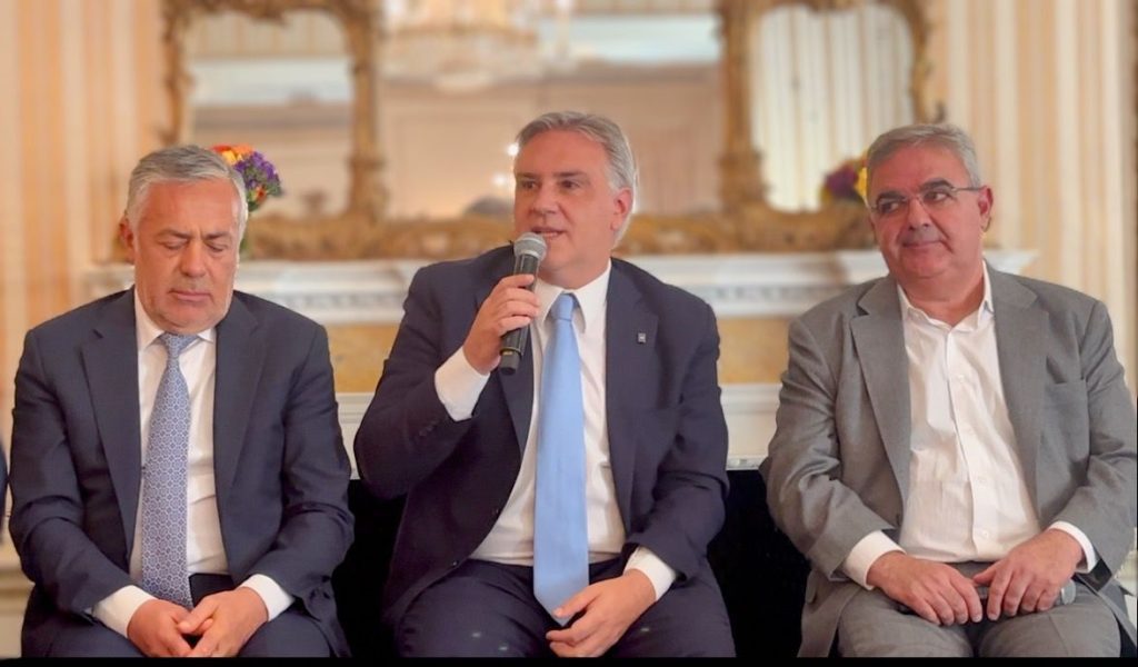 Llaryora “Es el momento de ponerse la camiseta de Argentina”