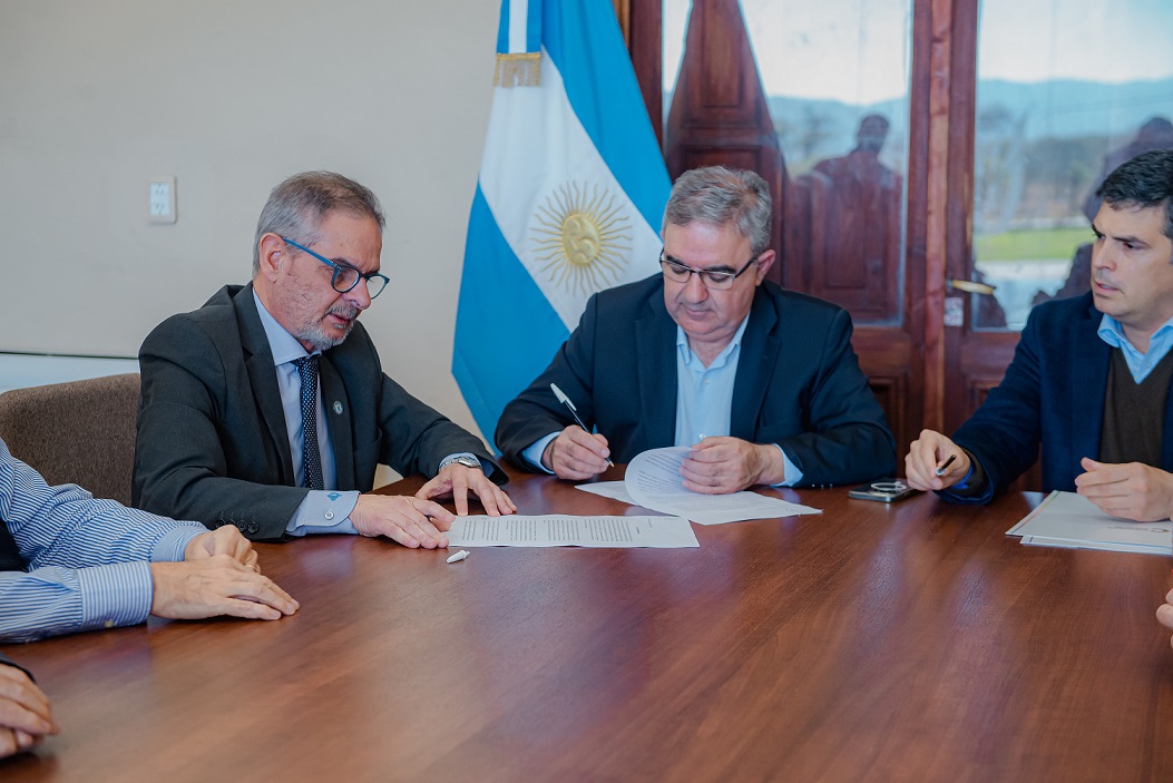 Firman acuerdo para resolver conflicto judicial entre YMAD y la UNT