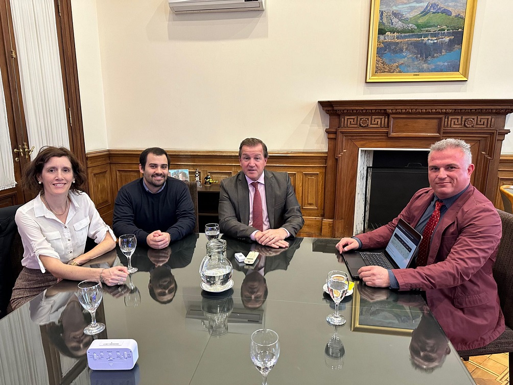 El Gerente General de Los Azules informó sobre el “inmenso potencial del proyecto Los Azules al Secretario de Prensa de Presidencia de la Nación