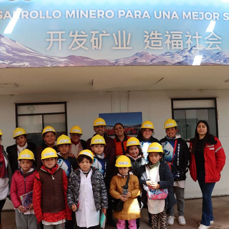 Zijin-Liex: abrieron las puertas a los niños de la escuela N° 431 de Anillaco