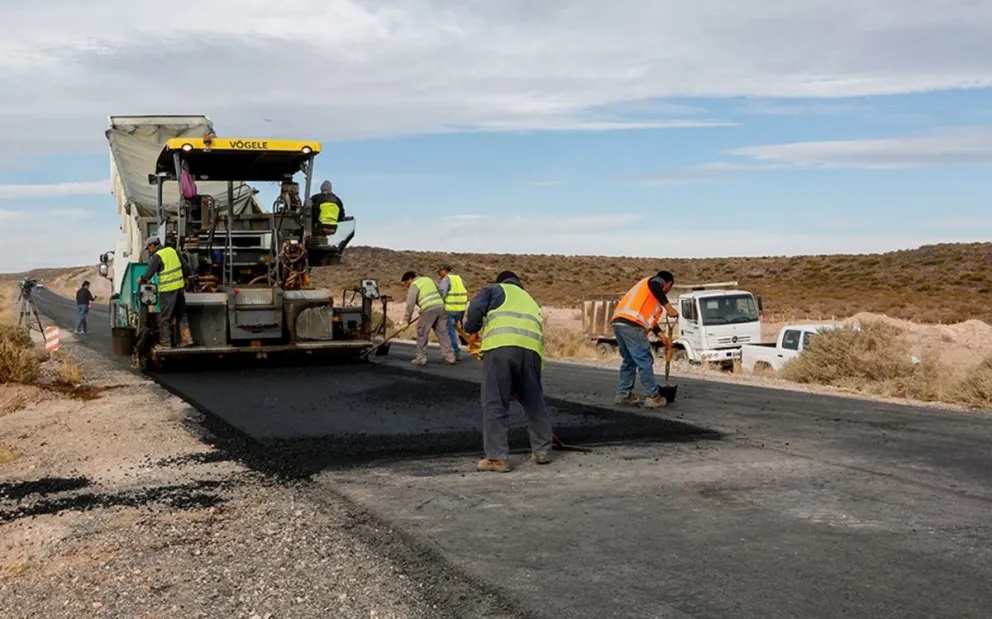Continúa la pavimentación de una ruta clave para Vaca Muerta