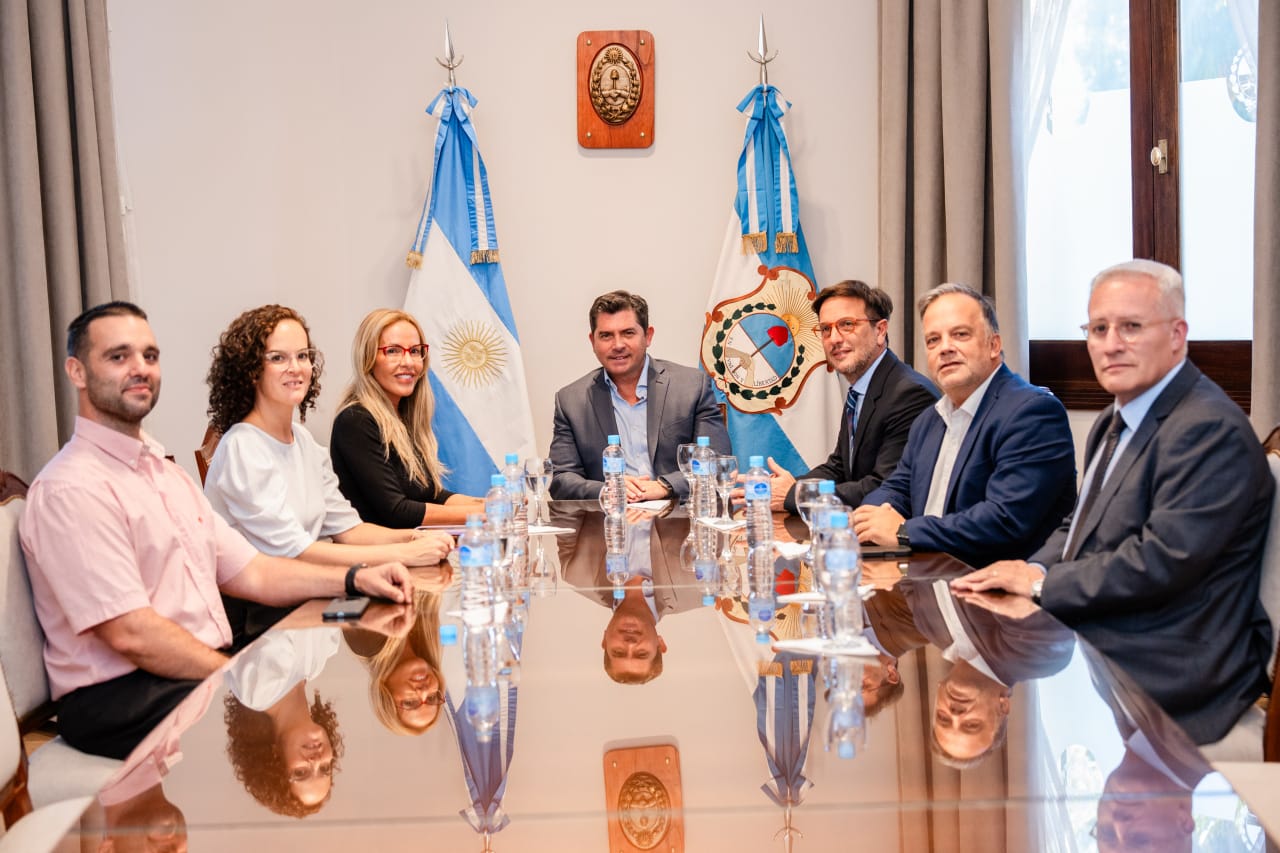 Orrego recibió a la conducción de Hualilán en una jornada histórica para la minería de San Juan