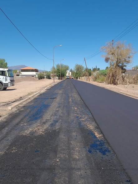 Con fondos de regalías mineras, avanza en Fiambalá una importante obra de asfaltado